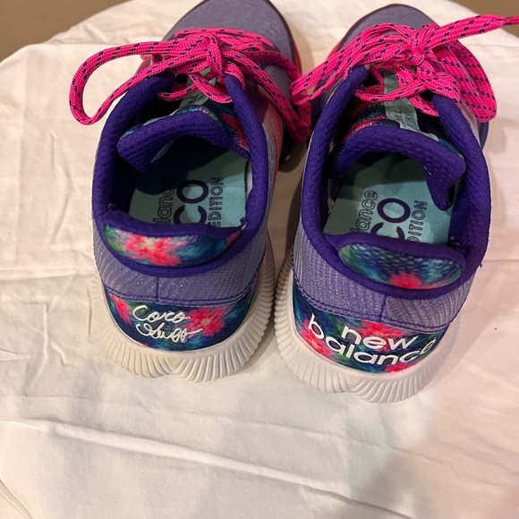 New Balance CoCo sneakers. Size 6.5. Excellent condition. - Picture 4 of 5